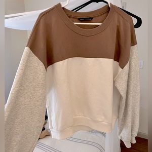 A&F Women’s Crewneck Color Block Sweatshirt. Barely worn. Size L.